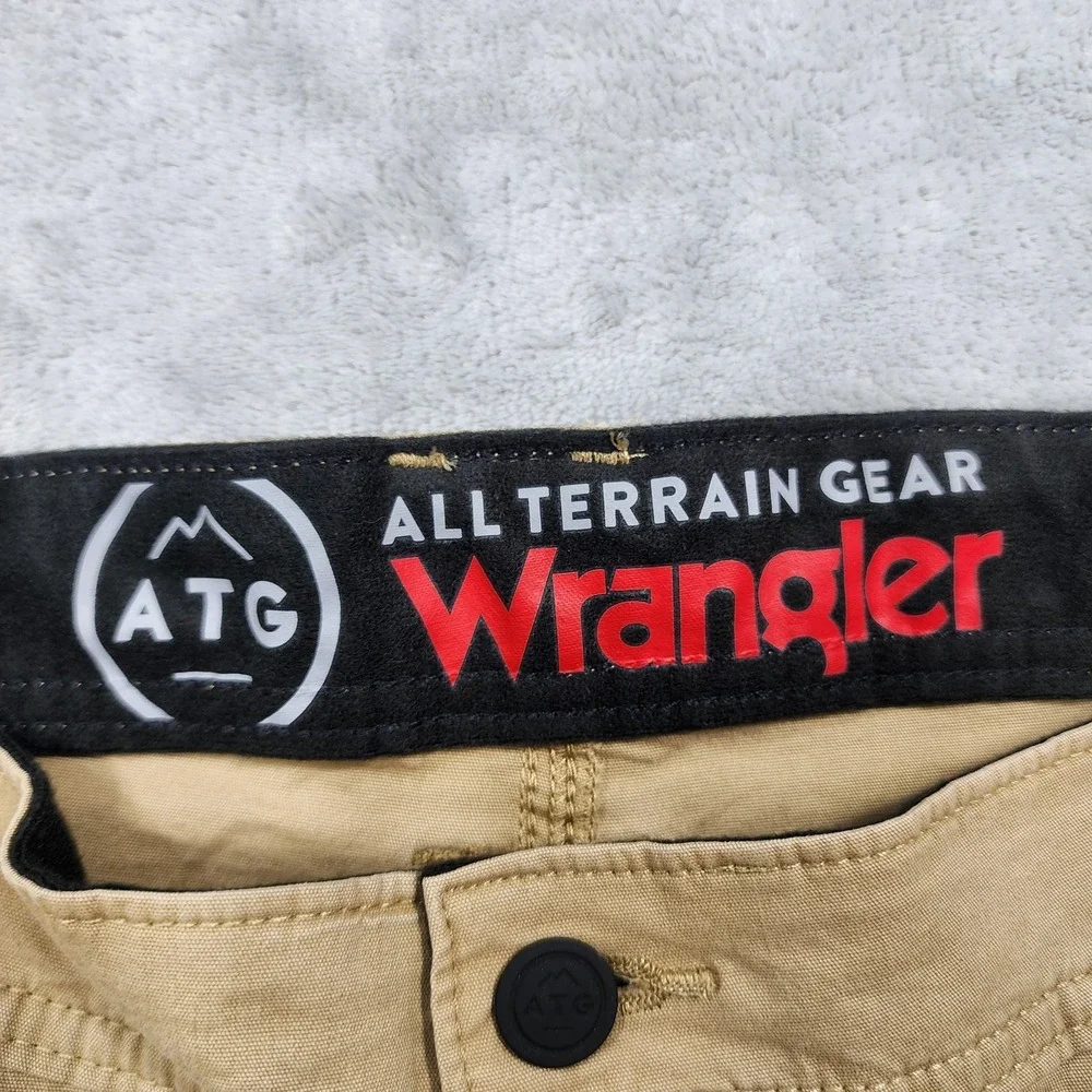 NEW Wrangler Shorts Mens 36 Beige ATG All Terrain Gear Utility Cargo 9
